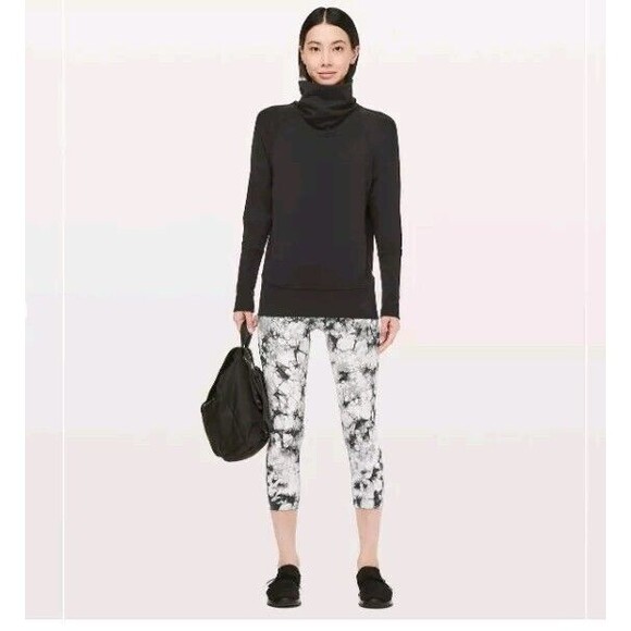 lululemon athletica Pants - Lululemon Wunder Under Crop Hi-Rise Luxtreme Dual Shibori Pattern 21" 10 W6AQES